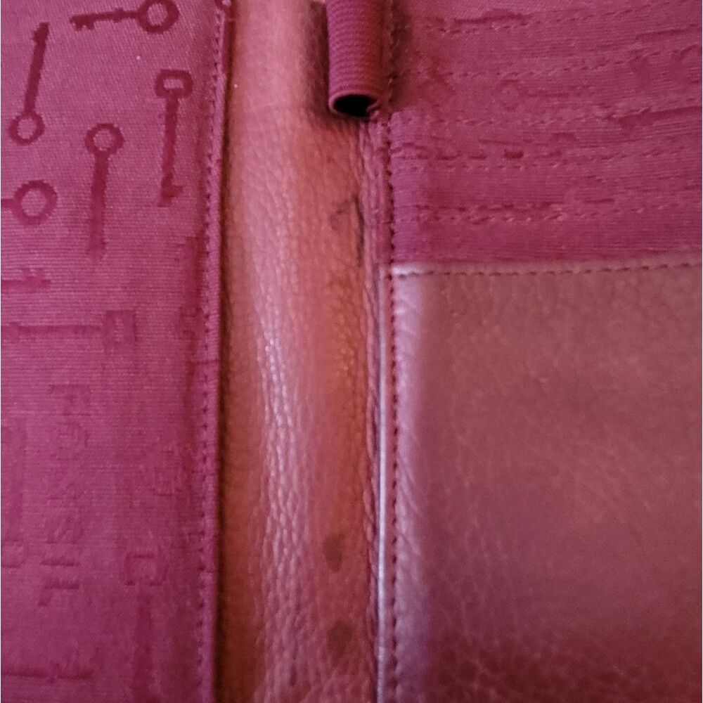 Fossil "Long Live Vintage 1954" Burgundy Leather Tri-fold Wallet - Picture 7 of 7